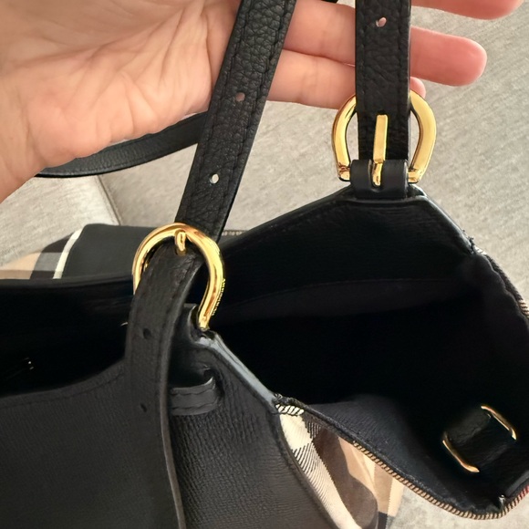 Burberry Black Leather Women's Bag - Satchel Bucket Bag - Picture 12 of 15